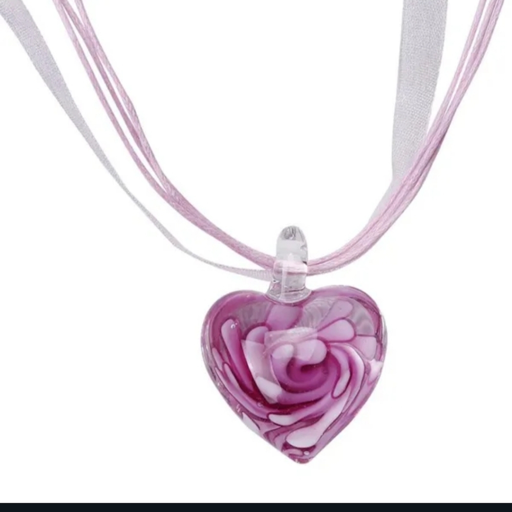NWT Beautiful Boho Glass Heart With Pink Rose Necklace!
